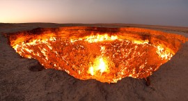 1280px-Darvasa_gas_crater_panorama