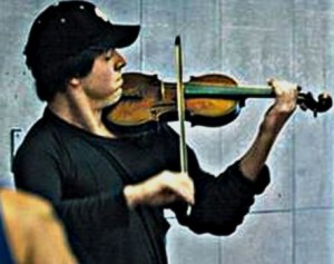 Violinist Josua Bell plays in D.C. subway