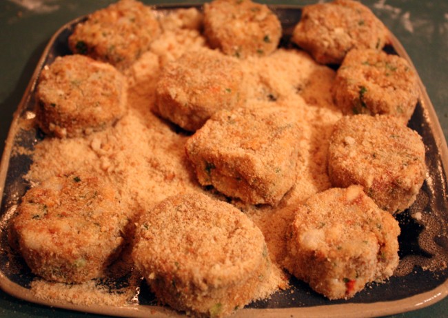 Lobster cakes in crumbs