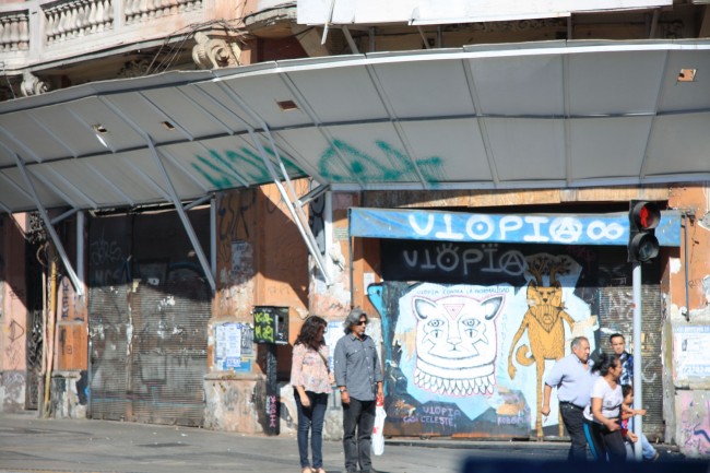 A building damaged during the 2010 earthquake in Santiago being readied for restoration work. 