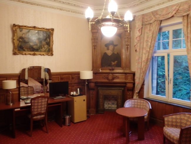 Our palatial room, complete with spooky 17th century tapestry.